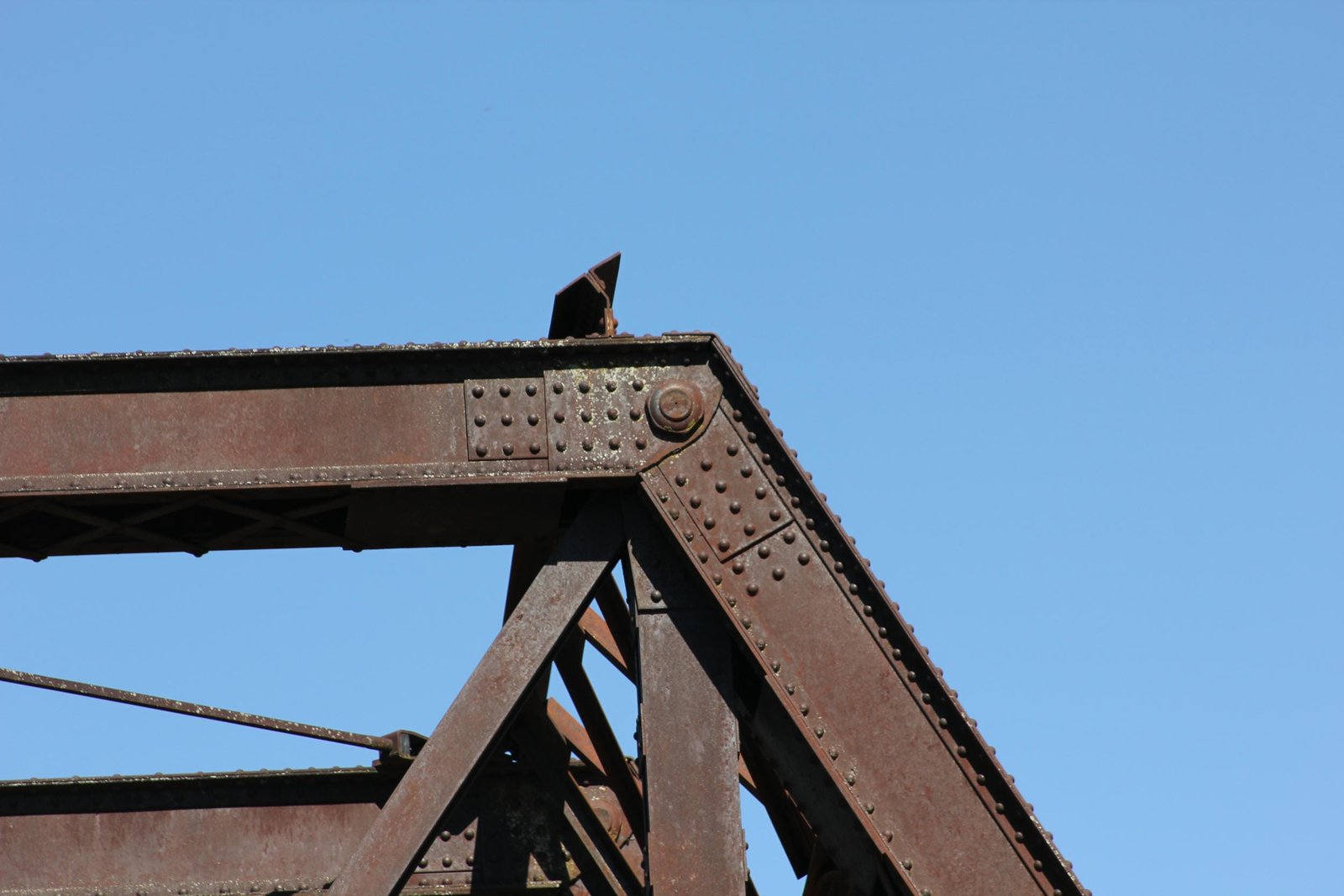 Upper angle connection